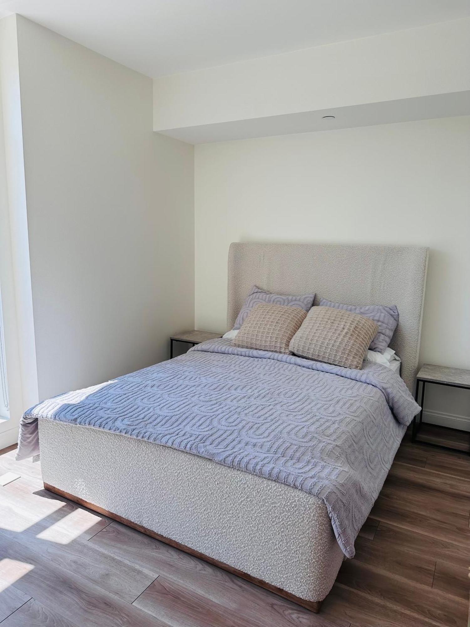 Glam By The Hollywood Sign 2 Bed With Free Ev Parking, Pool, Gym Appartement *
