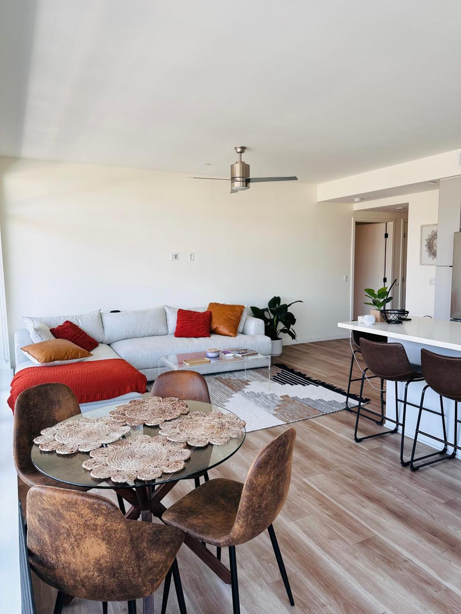 Glam By The Hollywood Sign 2 Bed With Free Ev Parking, Pool, Gym Appartement Los Angeles